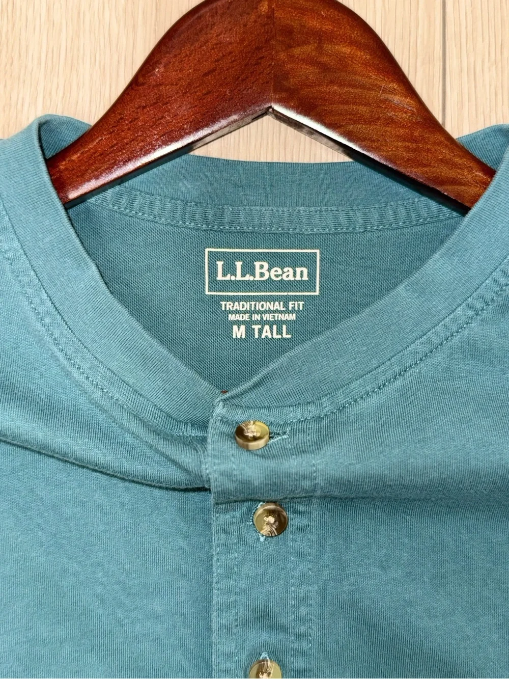 LL Bean Mens M Tall Carefree Unshrinkable Tee Traditional Fit L-Sleeve Henley